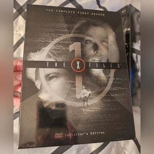 The X-Files Season 1 DVD Collector's Set - Black‎